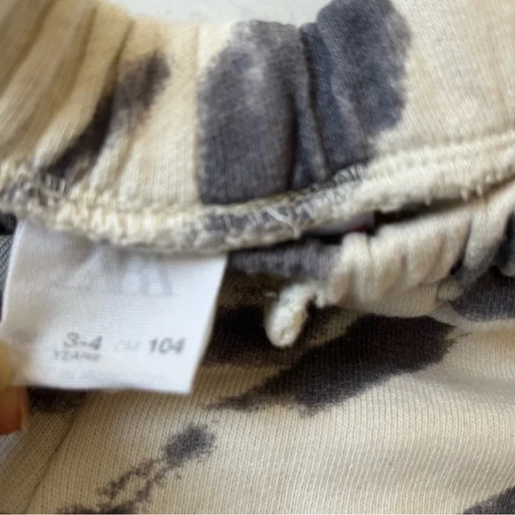 Kids ZARA Sweat Shorts 3-4 - Picture 2 of 3